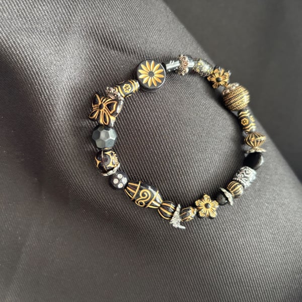 Handmade beautiful ethnic style bead bracelet. 17cm.