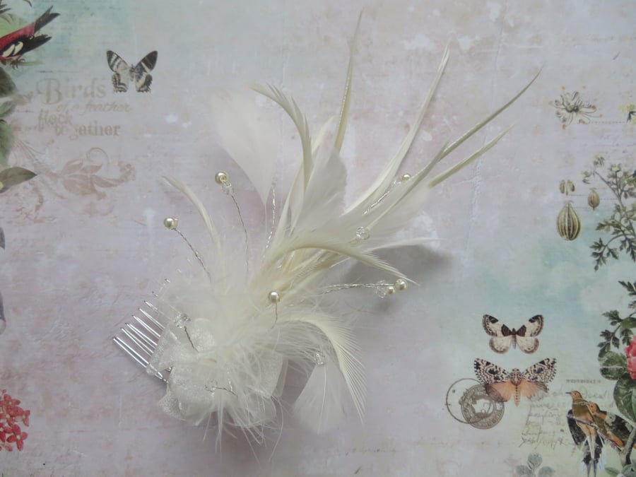 Ivory Feather & Pearl Regency Vintage Style Bridal Hair Comb Fascinator 