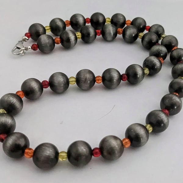 Grey, red, orange and yellow bead necklace - 1002720