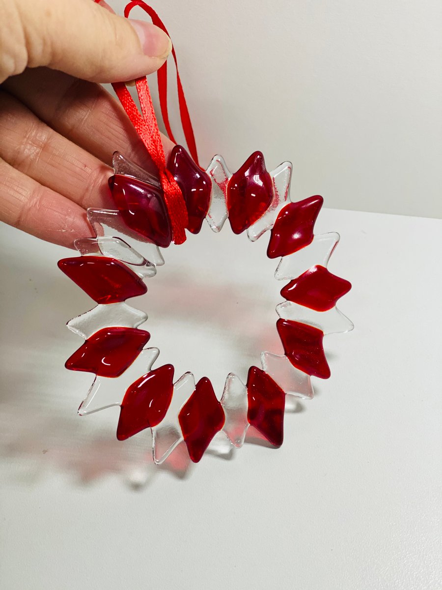 Fused glass wreath decoration in red and clear