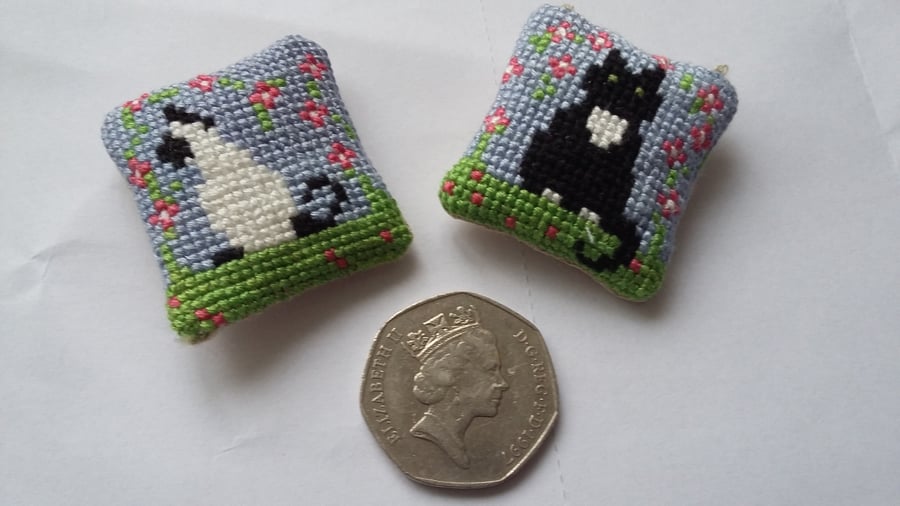 1;12th SCALE HAND STITCHED CAT CUSHIONS