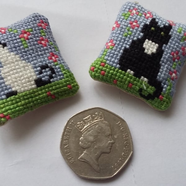 1;12th SCALE HAND STITCHED CAT CUSHIONS