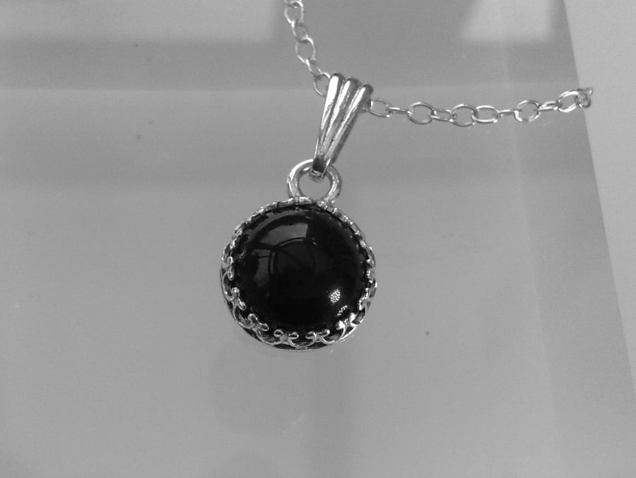 Sterling Silver Filigree Pendant with Onyx Cabochon, P98