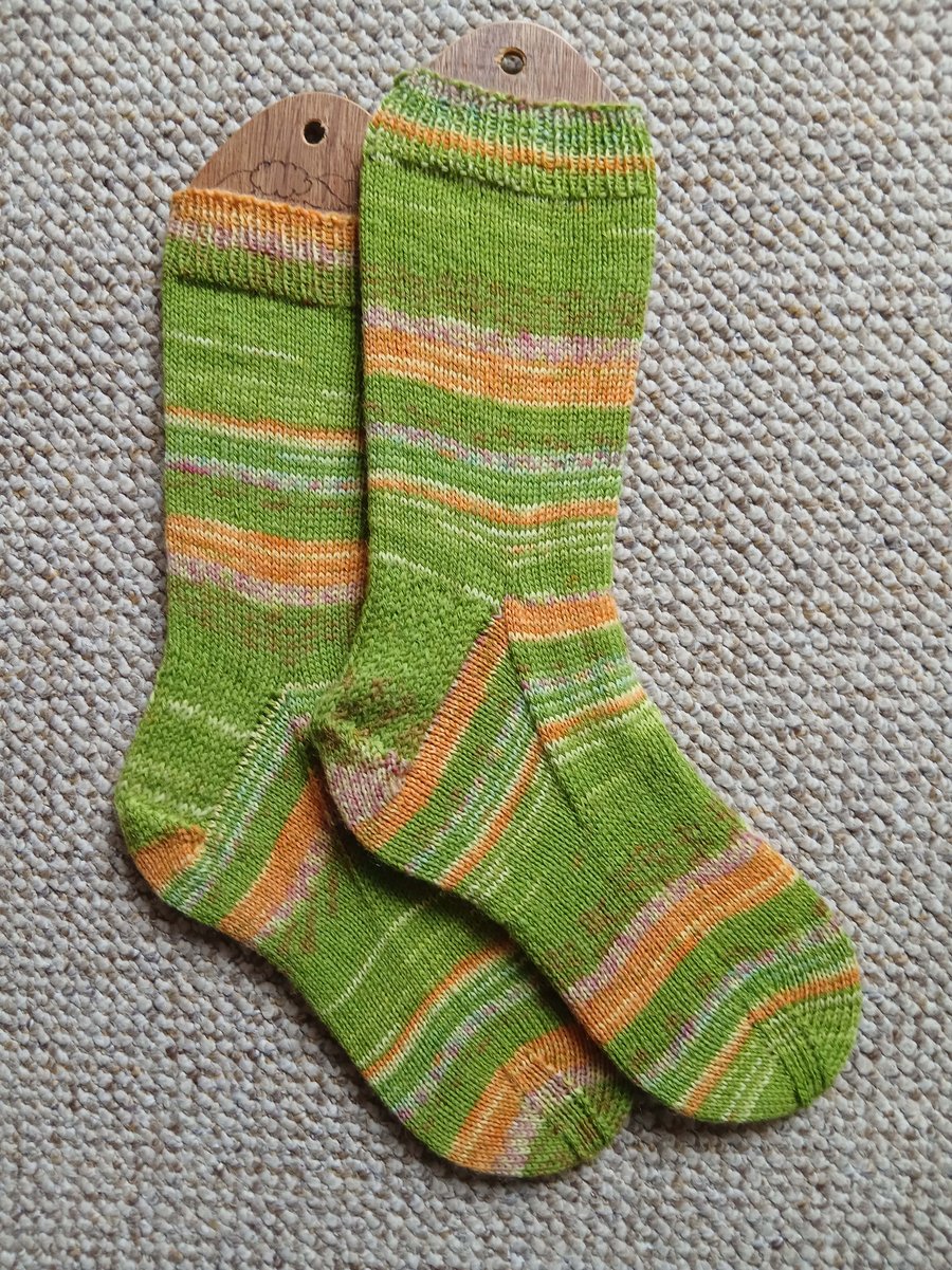 Socks, hand knitted, MEDIUM, adult size 5-6 