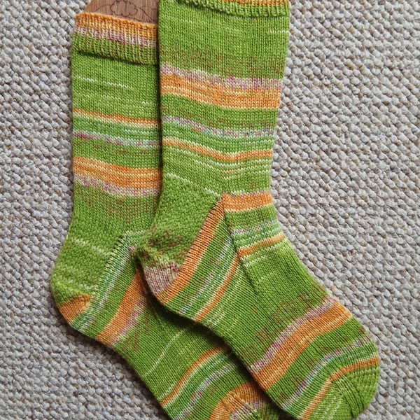 Socks, hand knitted, MEDIUM, adult size 5-6 