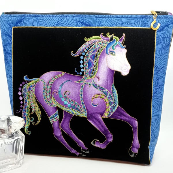 Prancing horse toiletry bag 71LF