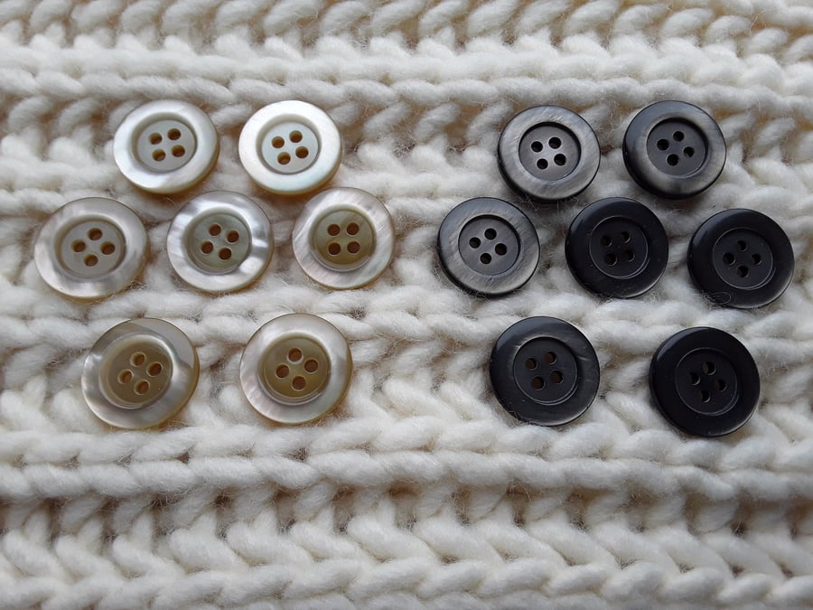 7 8" 22.4mm 36 Ligne CLASSIC broad rim Buttons in BEIGE and GREY Polyester Pearl