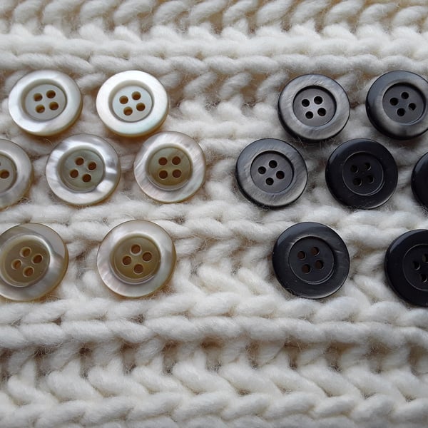 7 8" 22.4mm 36 Ligne CLASSIC broad rim Buttons in BEIGE and GREY Polyester Pearl