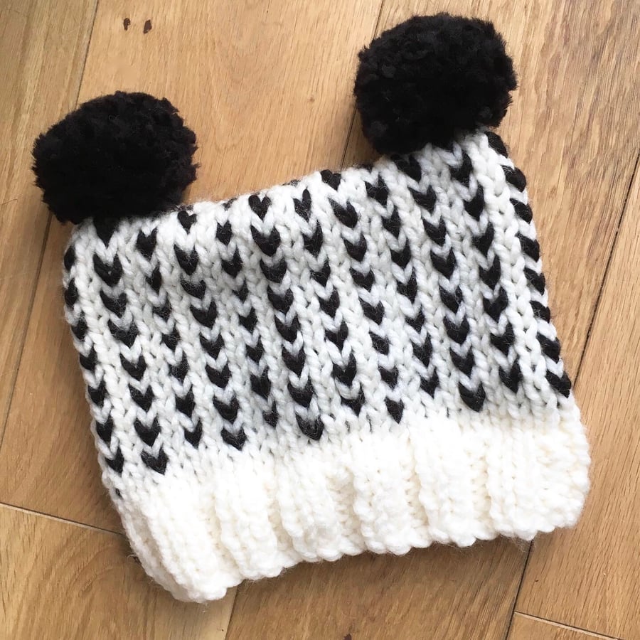 Black and white knitted hat, chunky knit tea bag beanie