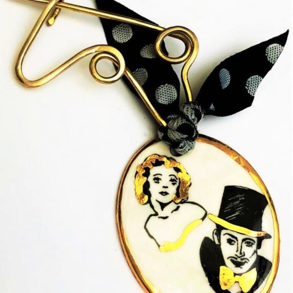 Vintage style porcelain 1940’s Film star brooch.