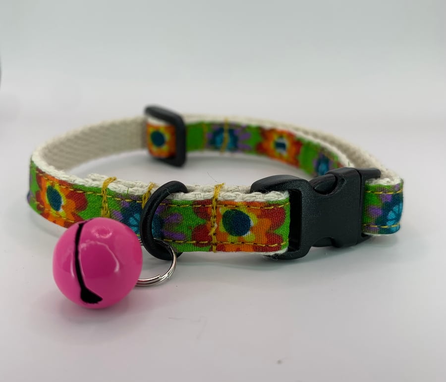 Cheerful Green Cat Collar