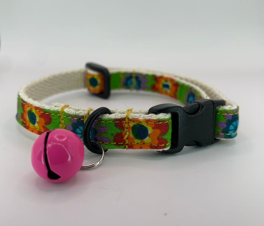 Cheerful Green Cat Collar