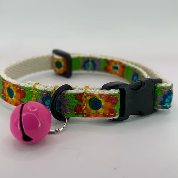 Cheerful Green Cat Collar