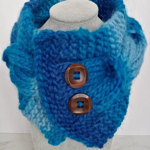 Buttoned cable knit neck warmer in blue 100% pure wool