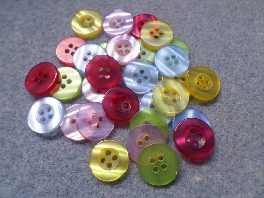 30 x 4-Hole Acrylic Buttons - Round - 15mm - Pearl Shine - Mixed Colour