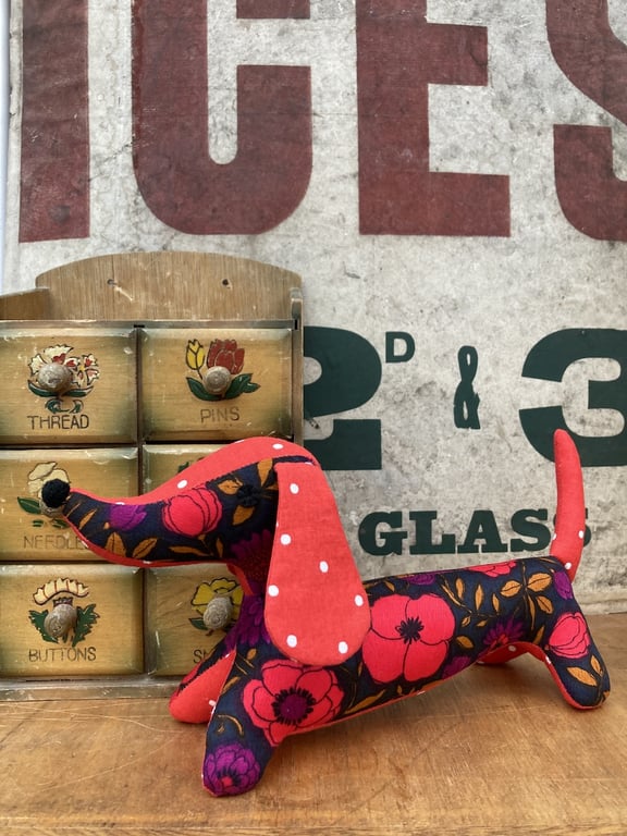 Snossage The Vintage Fabric Sausage Dog (Red and Black)