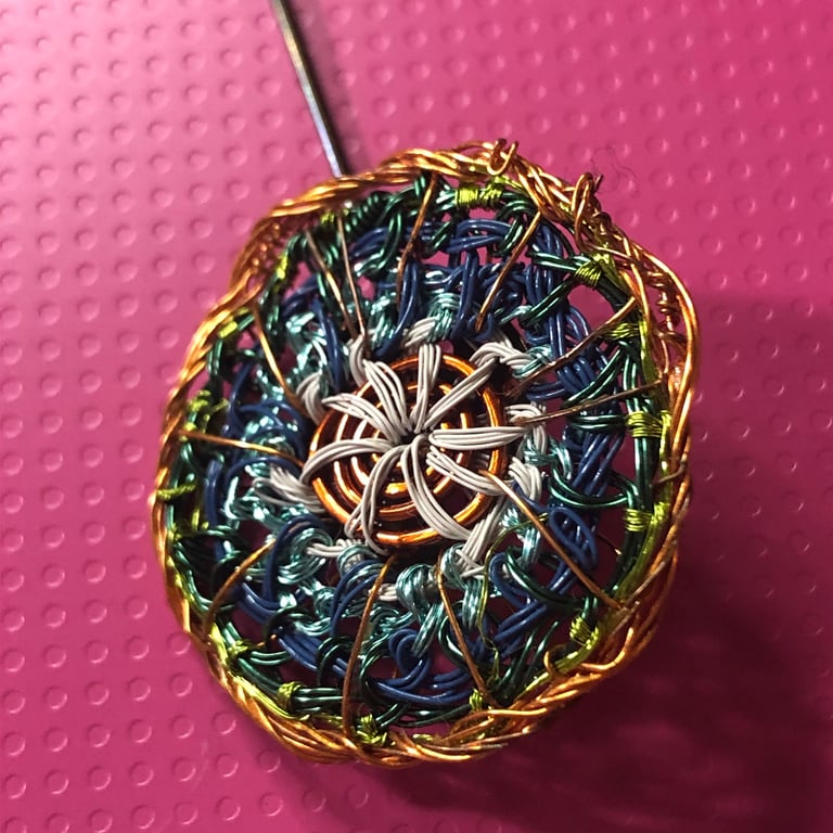 Wire lapel pin