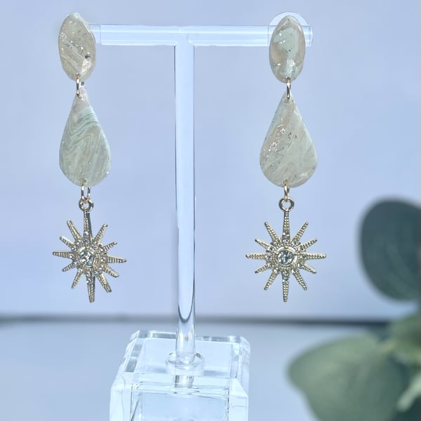 Elegant Earth-Toned Dangle Earrings: Marble Pattern with Gold starburst Accents 