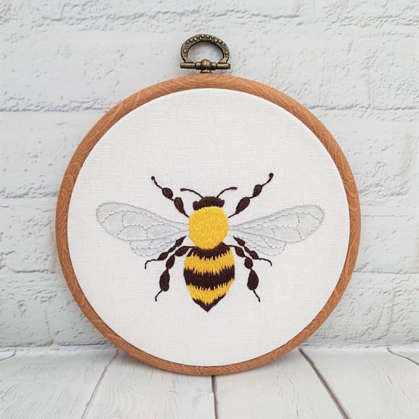Hand Embroidery Bee Hoop, Bee Wall Art, Gift for Bee Lovers, Nature Gift, Silk E