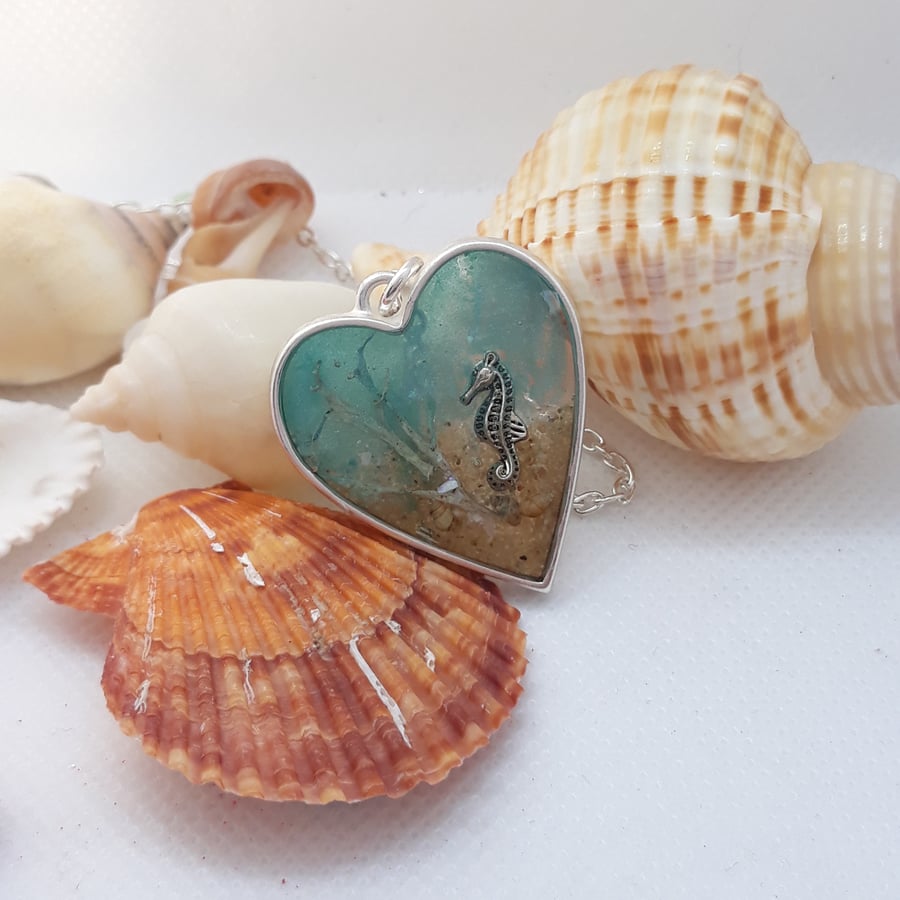 NL236 Resin sea themed heart necklace with sea horse