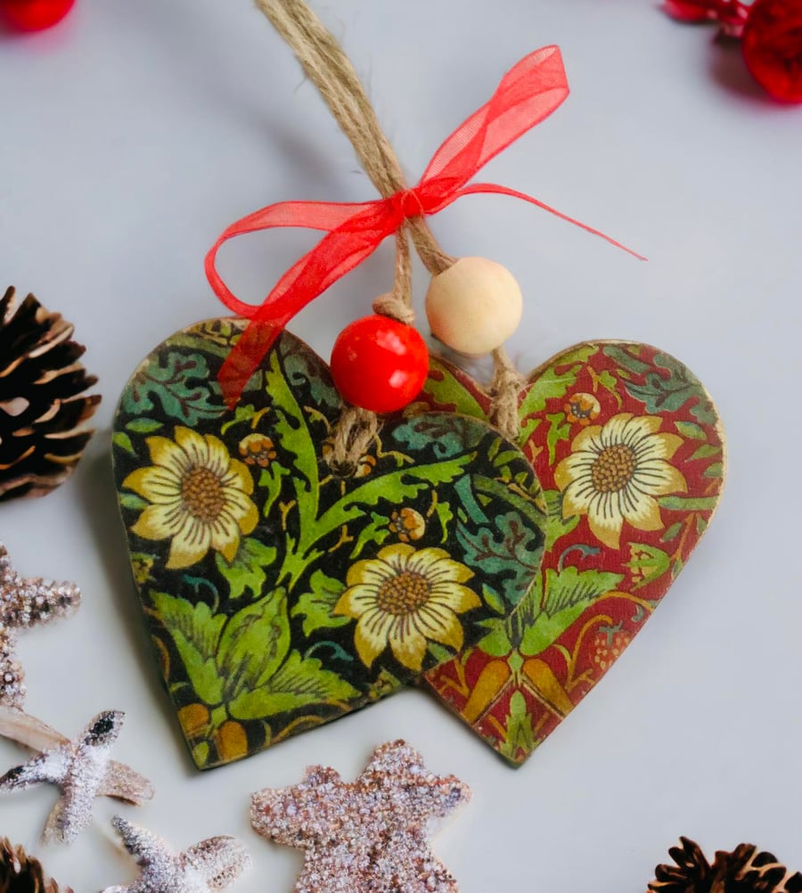 William Morris Christmas Hearts