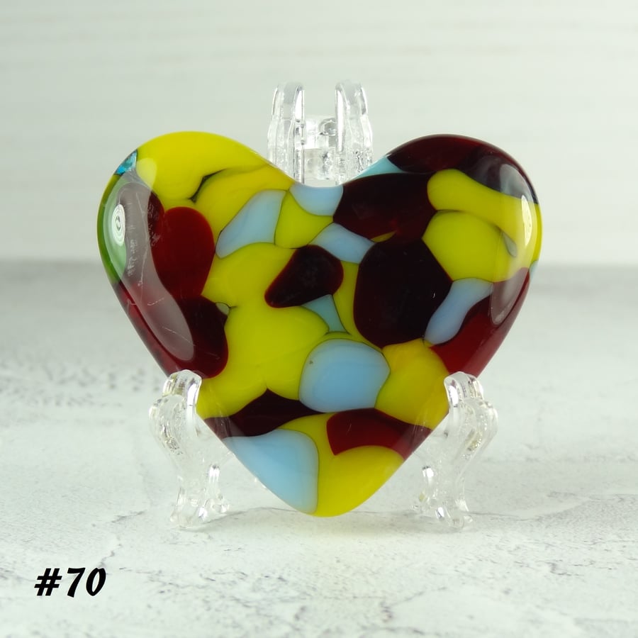 Fused glass red blue yellow heart pocket hug with stand 5x4.5cm handcrafted (70)