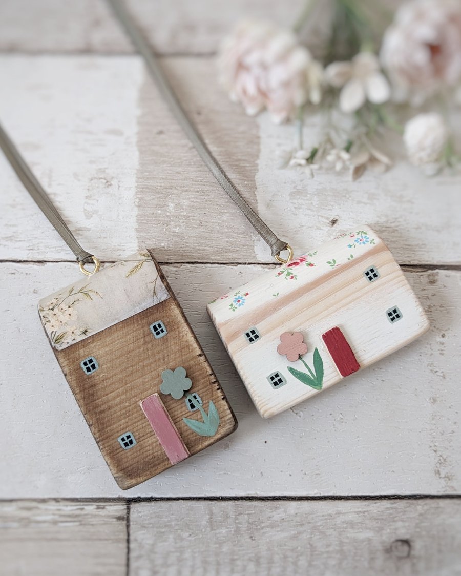 Set of 2 Wooden Floral House Hanging Decorations