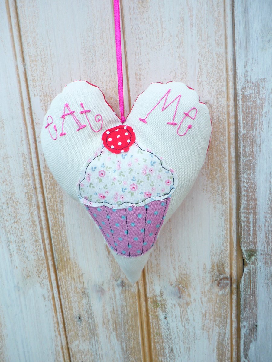 HANGING HEART  Alice in Wonderland THEME  'Eat Me' Raw Edge Applique Embroidery