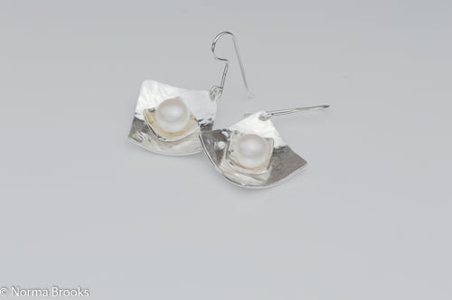 STERLING SILVER SQUARE EARRING WITH CULTURED PEARLS