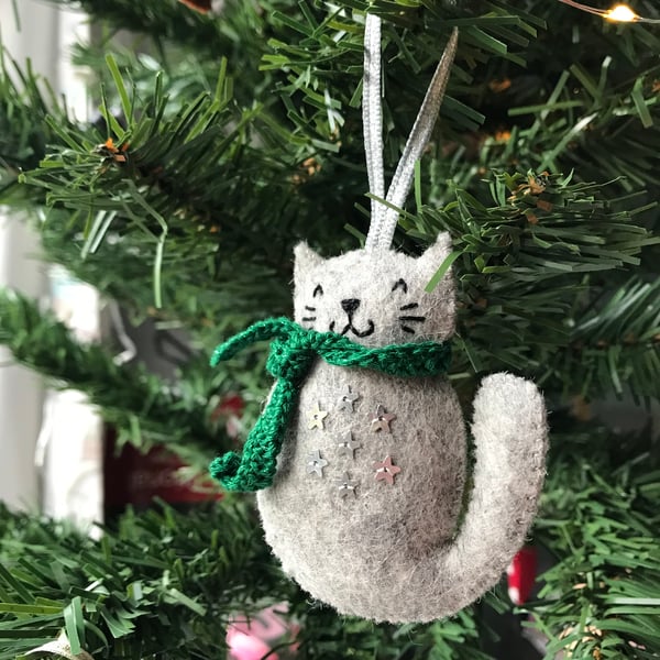Cosy Cat Christmas Tree Decoration 
