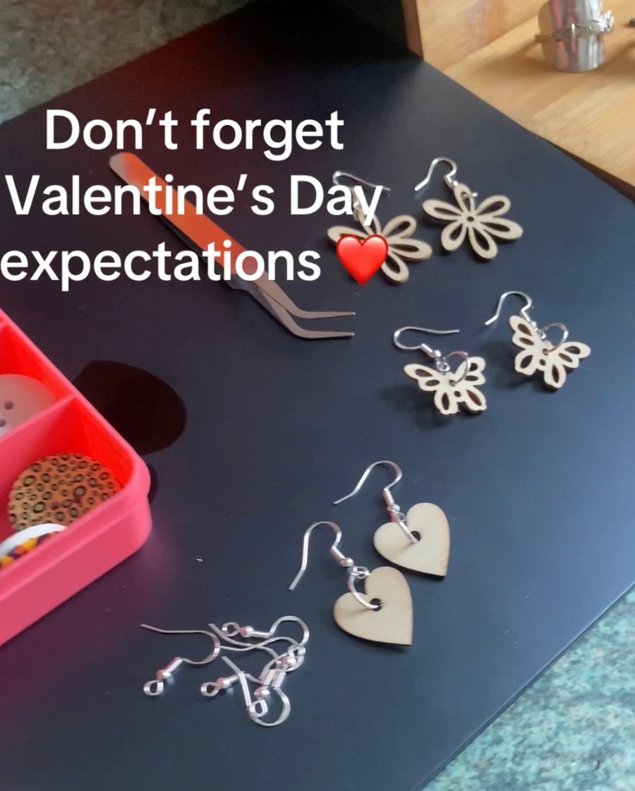 Silver featherweight heart earings