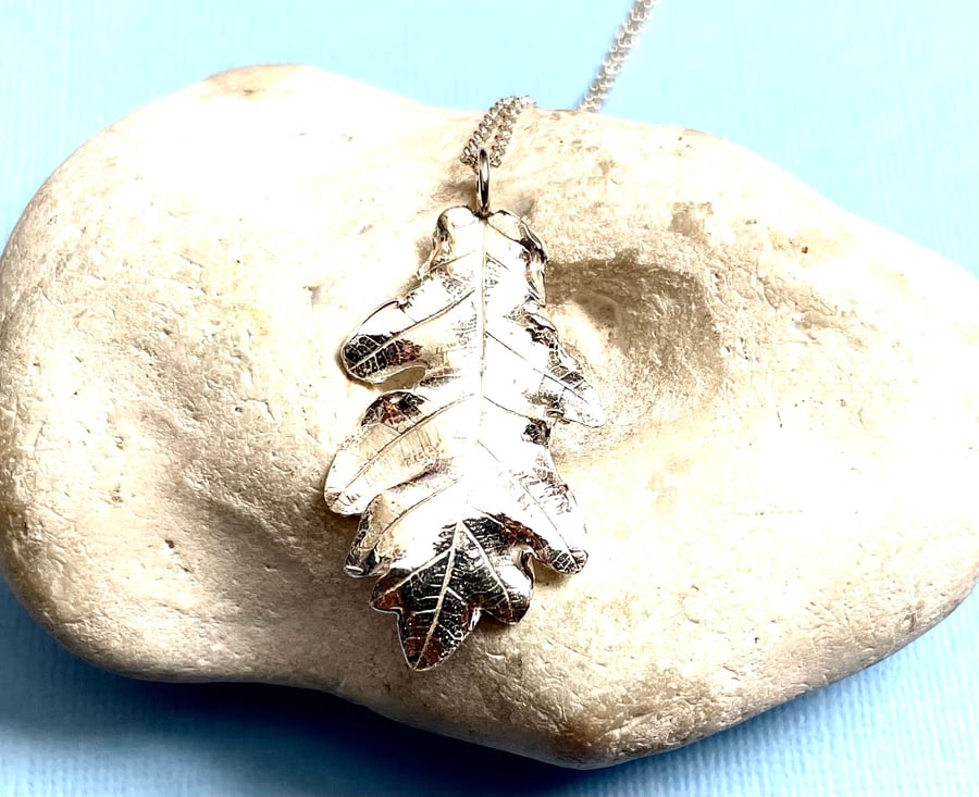 Fine silver oak leaf pendant 