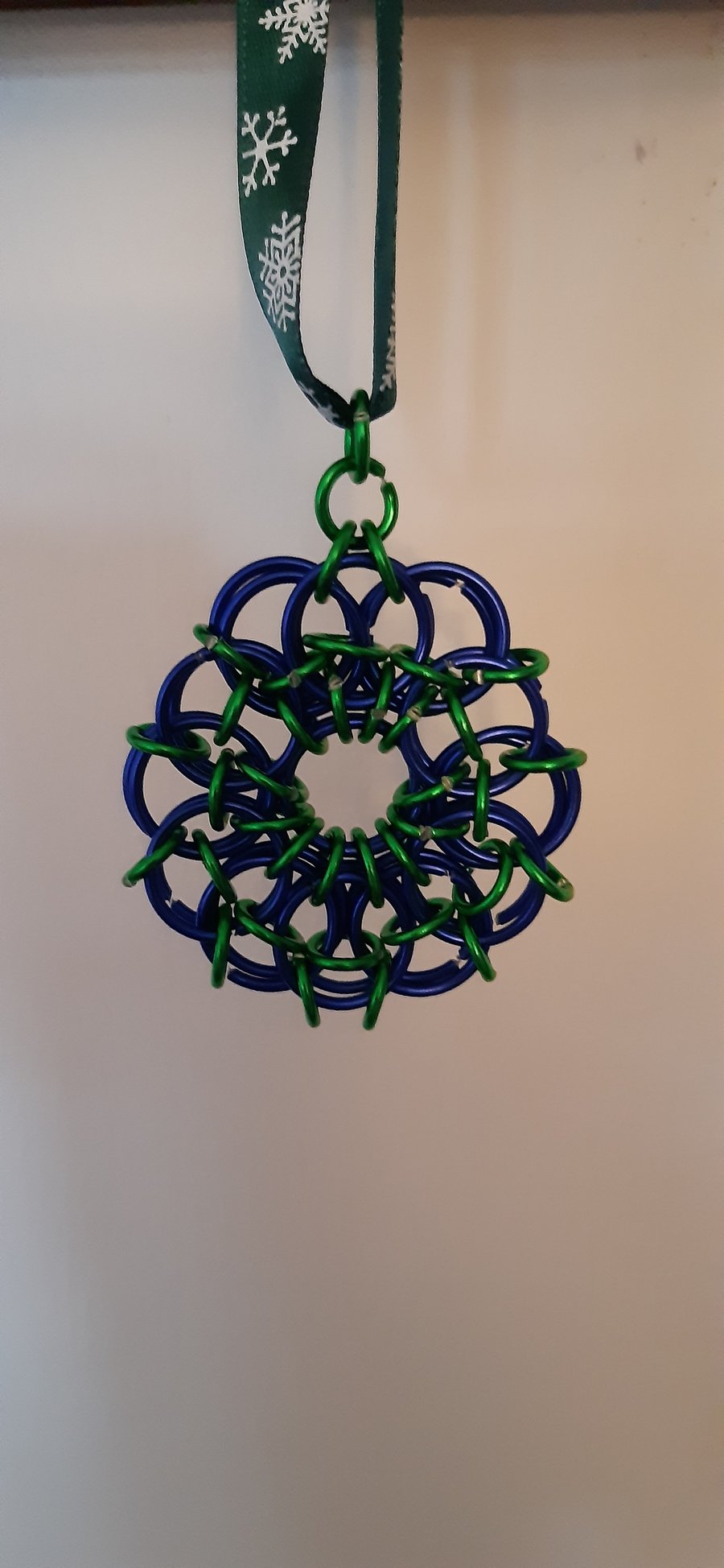 Chainmail silent night Christmas decoration bauble blue and green wreath