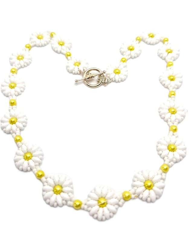 Daisy collection necklace with yellow faux pearls