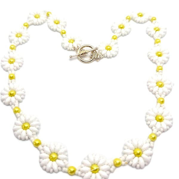 Daisy collection necklace with yellow faux pearls