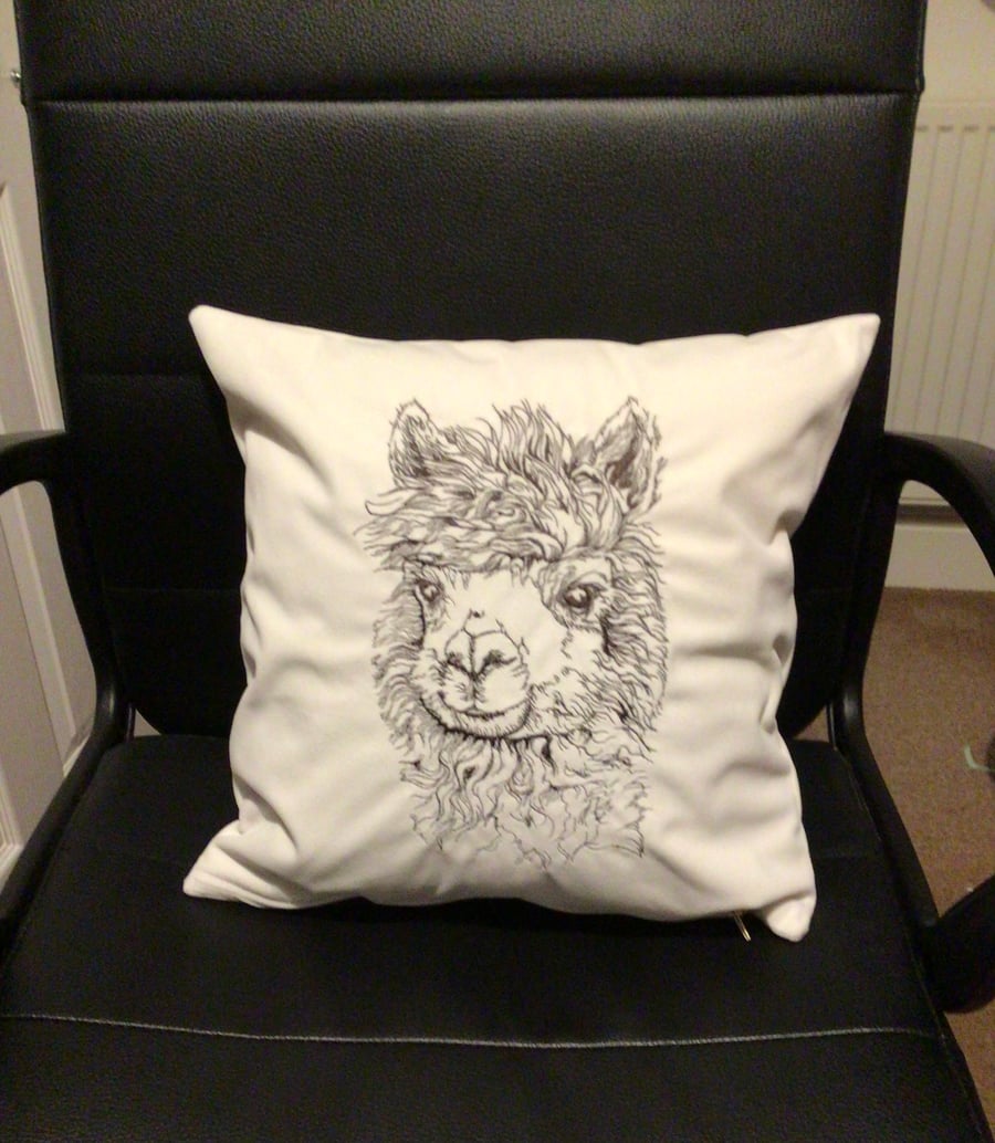 Alpaca embroidered cushion. Cream.