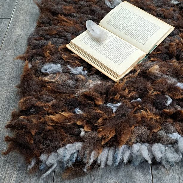 Pure British sheep wool rug with assimetrical blue fringe