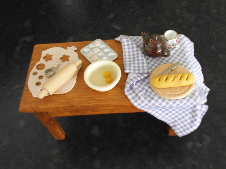 1.12TH SCALE BAKING TABLE