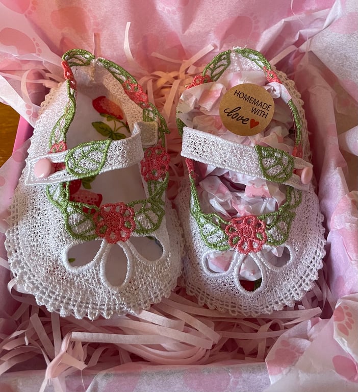 Handmade Free-Standing Lace Baby Shoes 