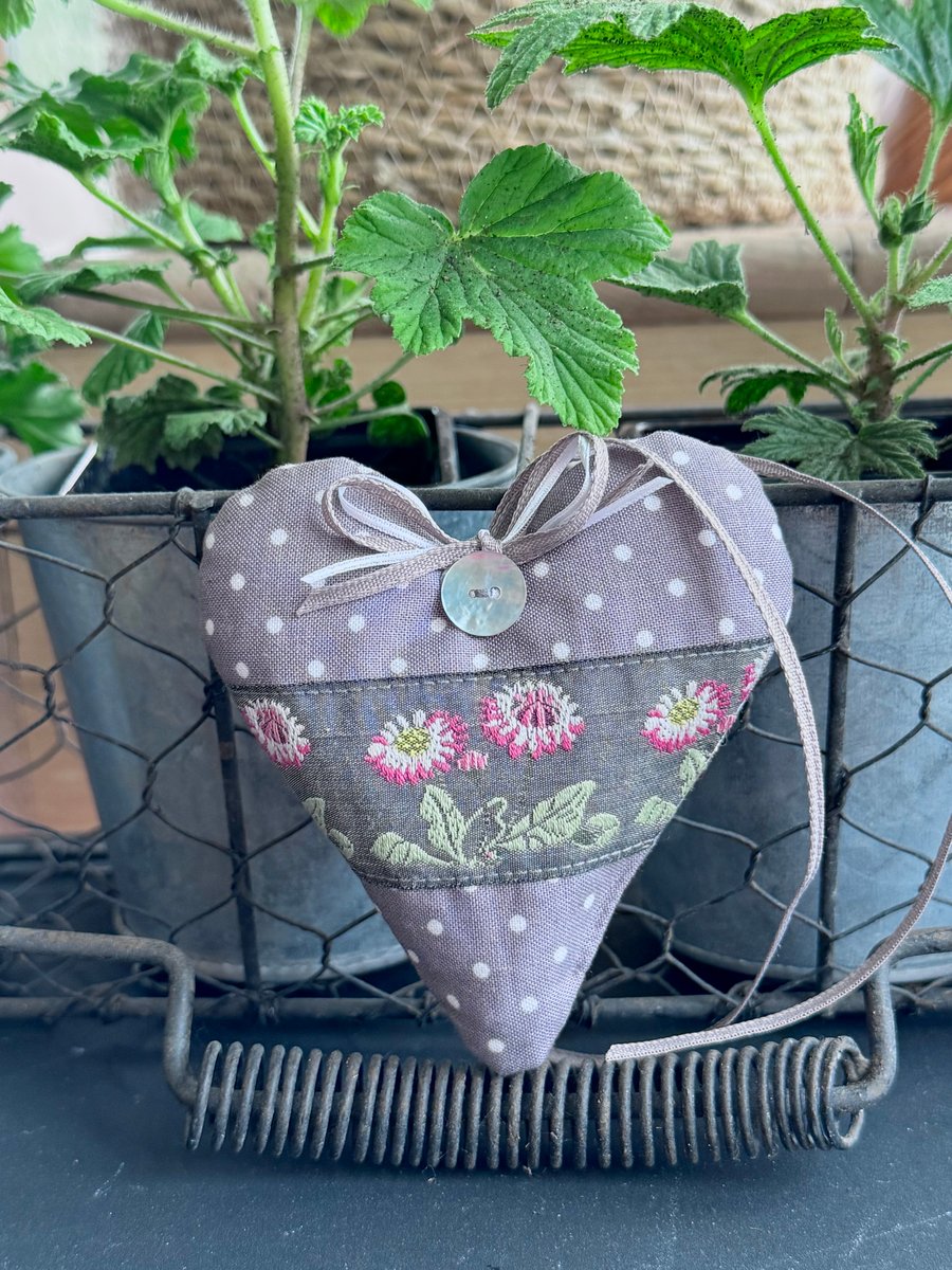 WILD DAISY HEART - with lavender or wool - fabric heart decoration - soft grey