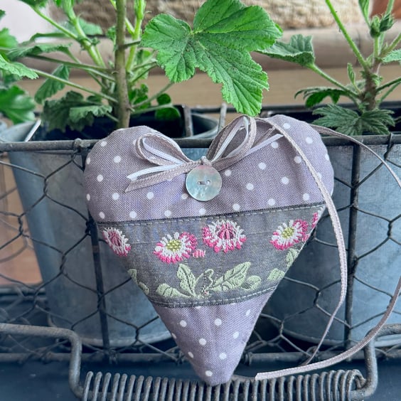 WILD DAISY HEART - with lavender or wool - fabric heart decoration - soft grey