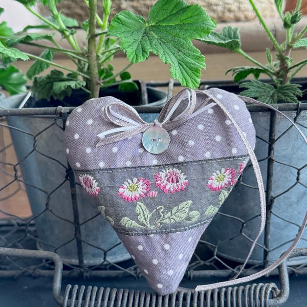 WILD DAISY HEART - with lavender or wool - fabric heart decoration - soft grey