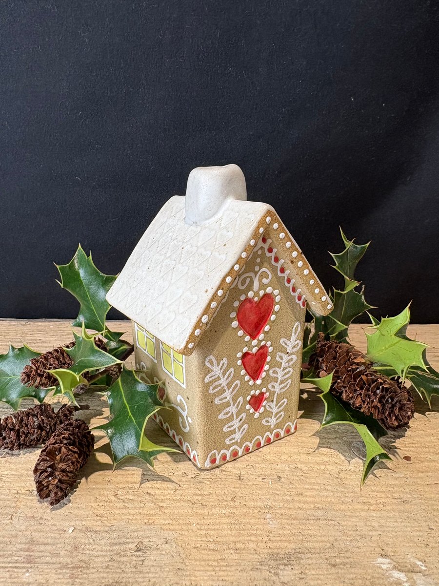 Medium gingerbread house