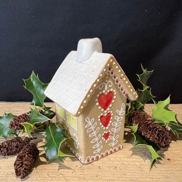 Medium gingerbread house