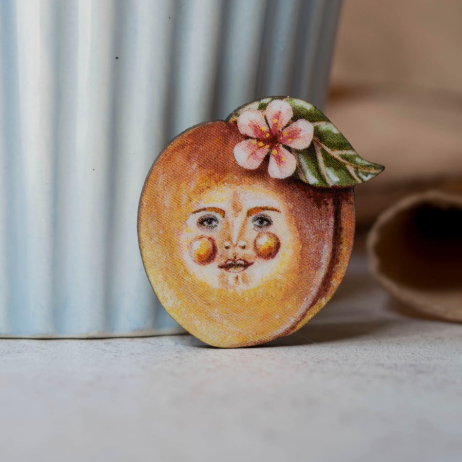 Peach brooch featuring peachy Pete