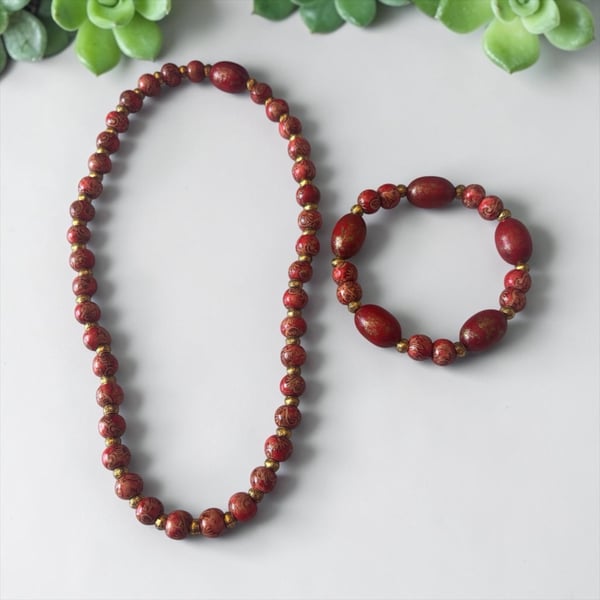An attractive handmade jewellery set. 