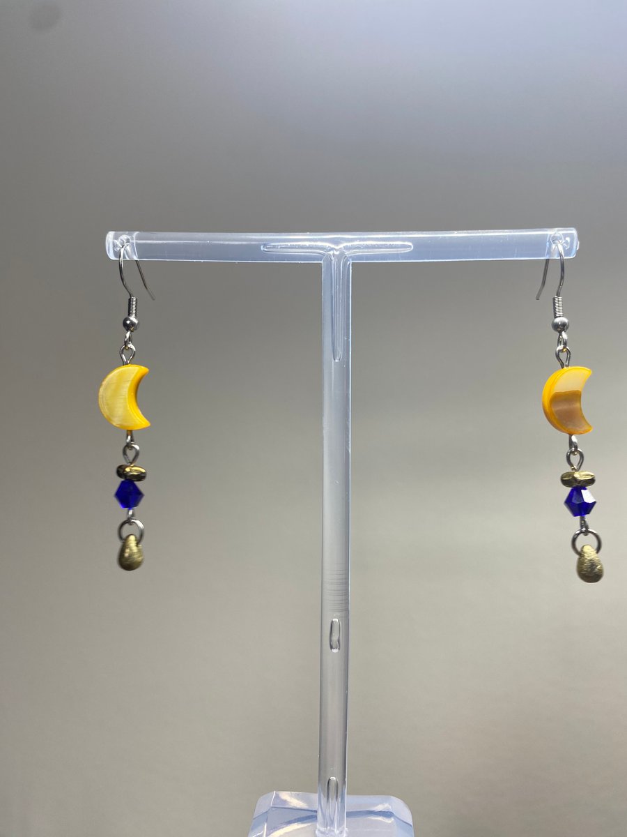 Karin - Moon Earrings 