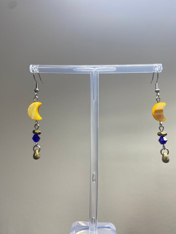 Karin - Moon Earrings 
