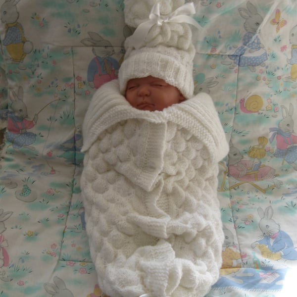 Hand knitted cocoon and hat for 0-3m baby