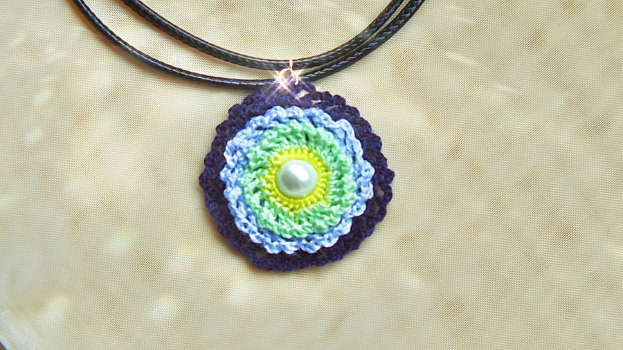 Microcrochet circular Pendant 